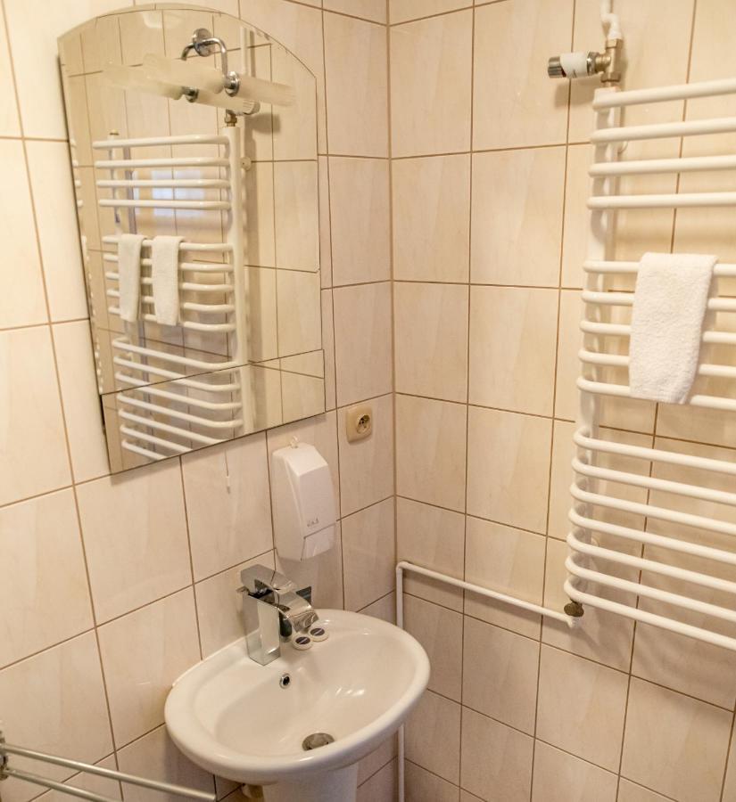 Aparthotel Babilon Krzeszow à Krzeszow  Extérieur photo